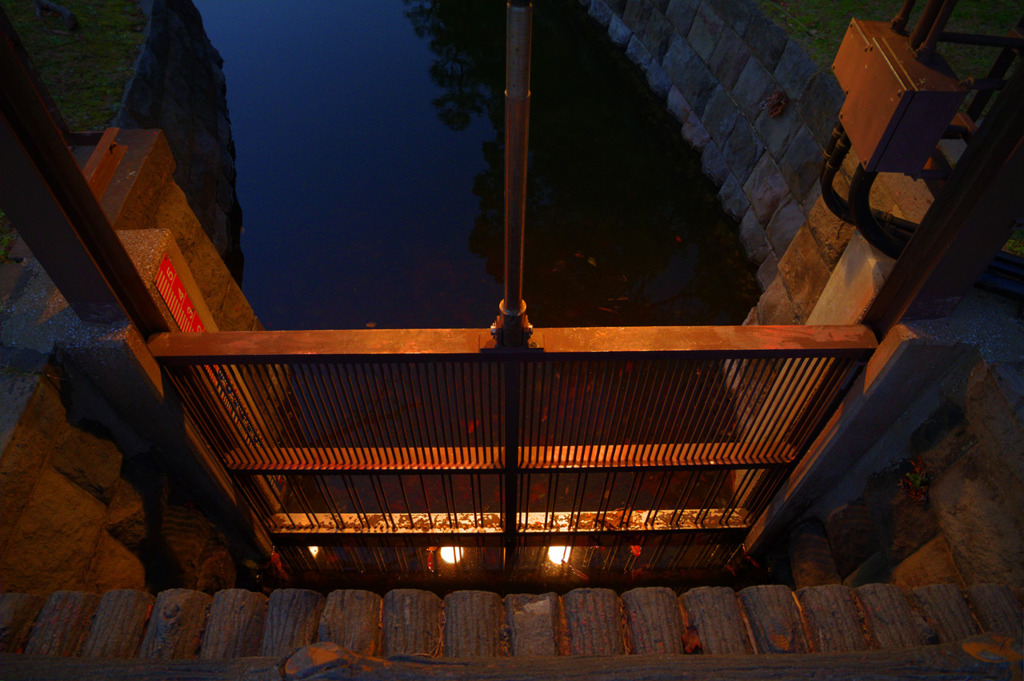 潮入の池 水門(HDR)