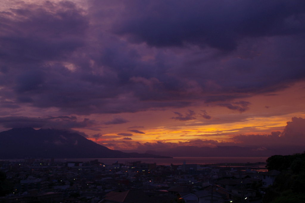 今朝の　東の空