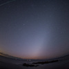 暁の大火球、黄道光にラブジョイ彗星