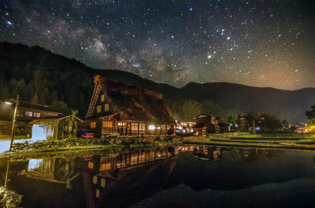 白川郷に昇る夏の天の川 by センベイ （ID：3577212） - 写真