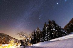 雪の五箇山の夜