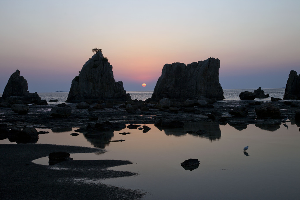 橋杭岩の夜明け