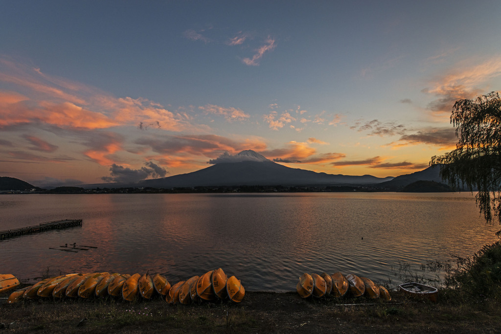 河口湖の夕暮れ