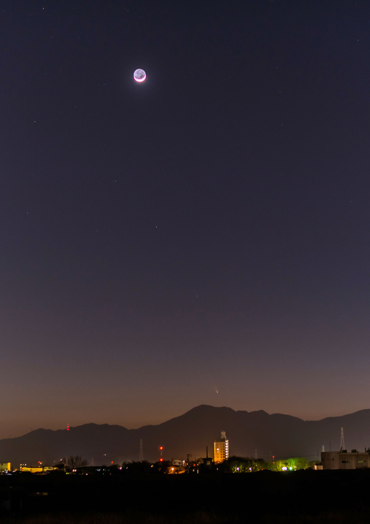 伊吹山に沈むパンスターズ彗星