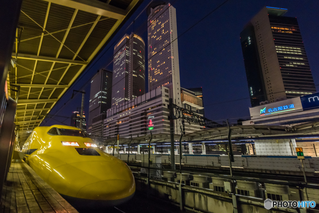 名古屋駅の黄色博士