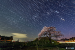 野古墳群に落ちる冬の星（横構図）