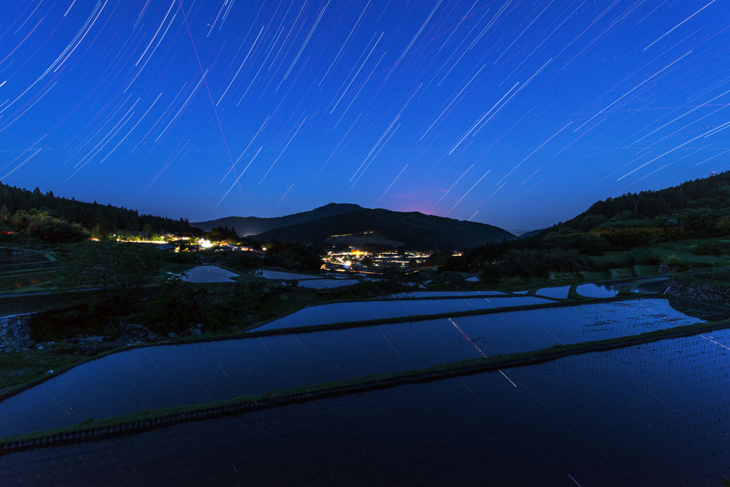 坂折棚田に昇る星