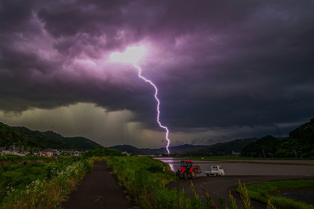 雷の季節