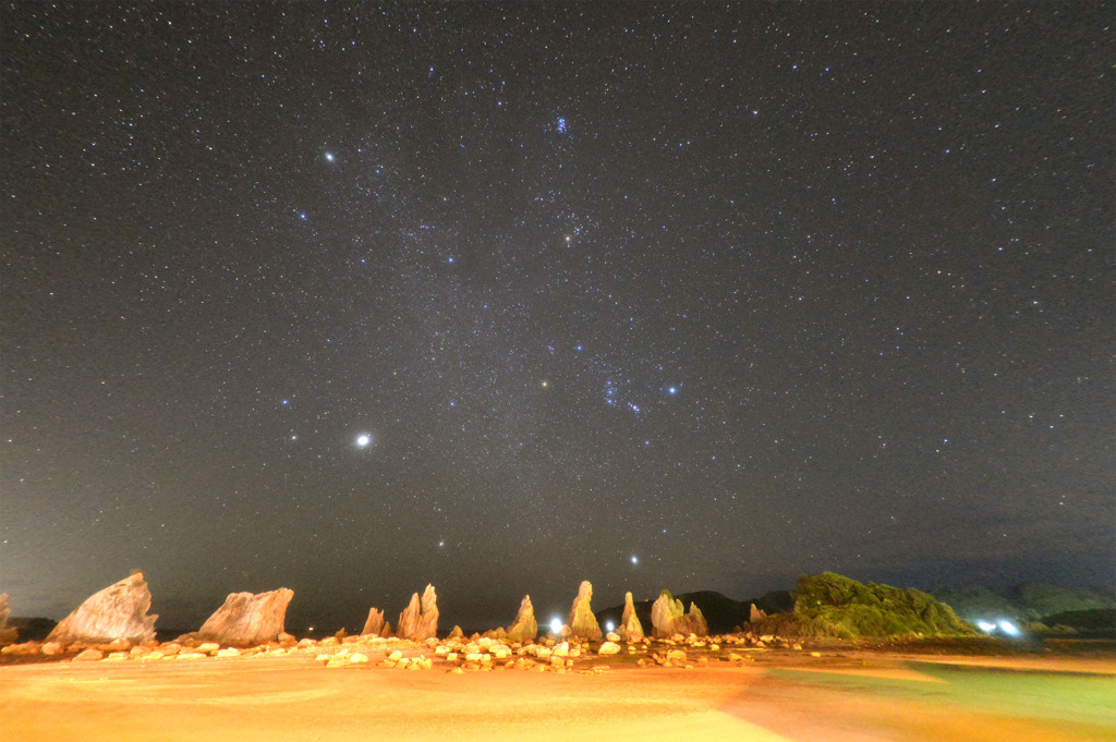 橋杭岩に昇る冬の星座