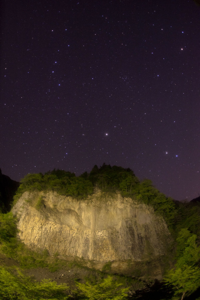 厳立峡に昇る春の星達