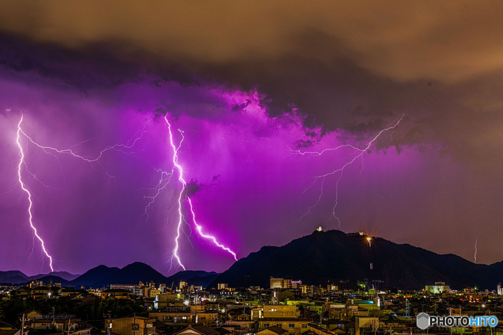 金華山と雷の夜
