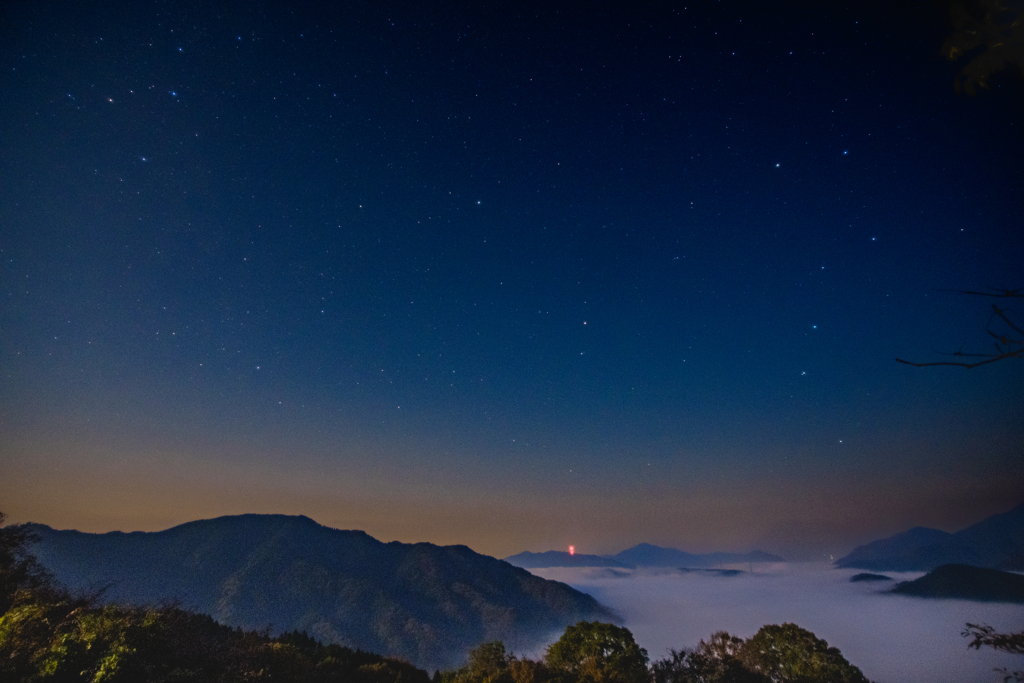 雲海と星