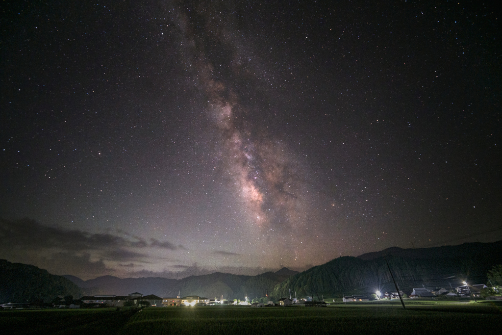 里山の夏の夜空