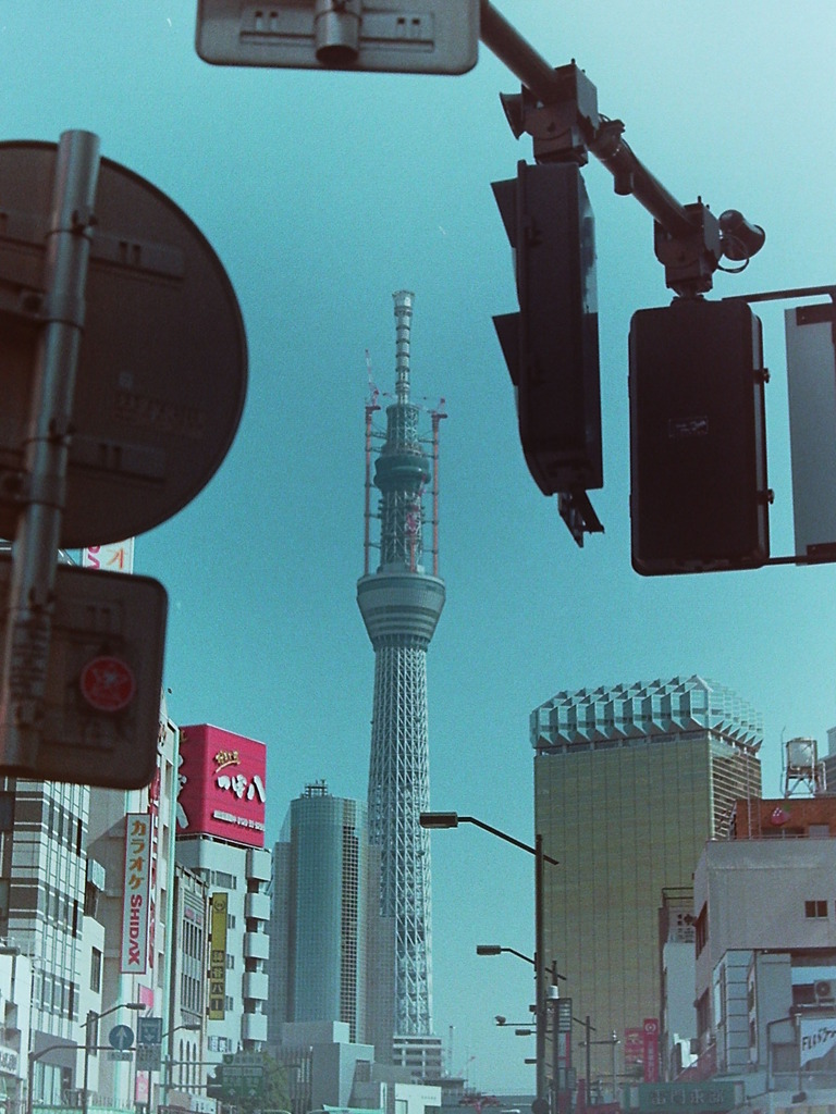 ガラクタの隙間から