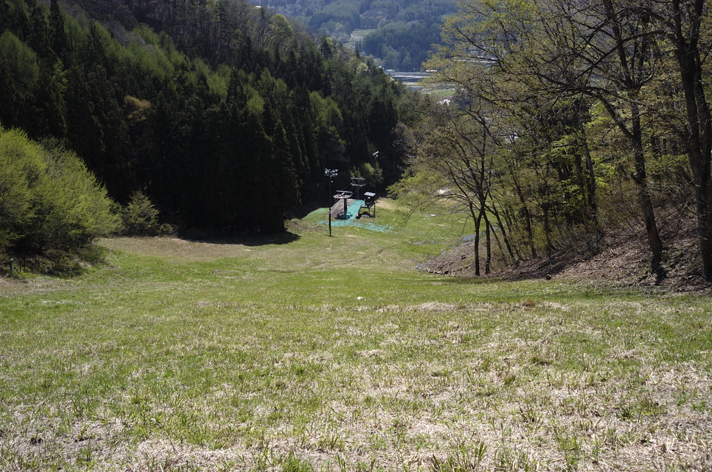 雪のないスキー場