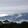朝の山