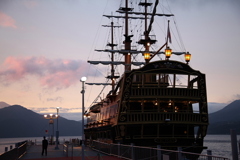 夕暮れの海賊船
