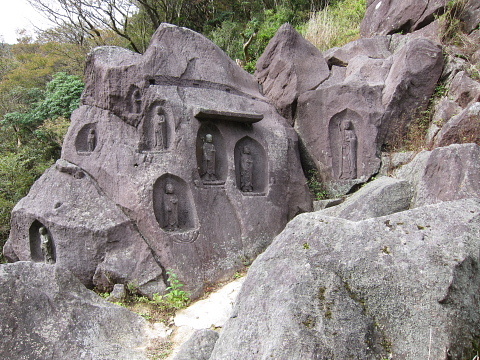 元箱根石仏群
