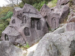 元箱根石仏群