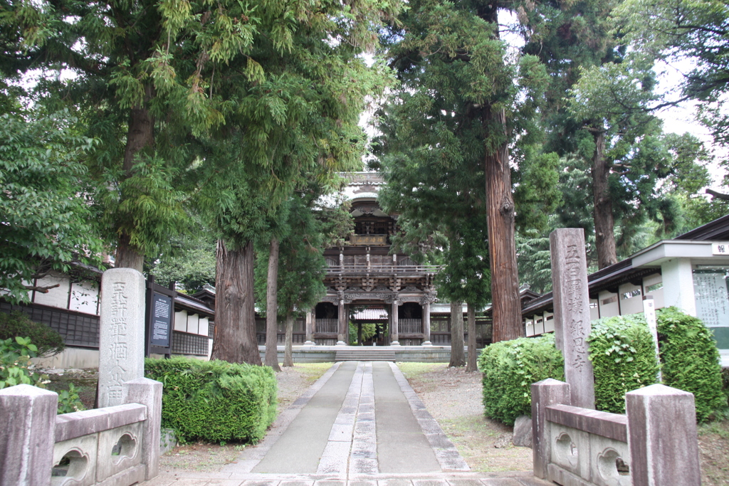 報恩寺山門