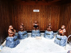 「三猿」ならぬ「五猿」