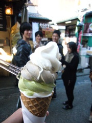 「欲しいんか、えぇ？これが欲しいのんか？」