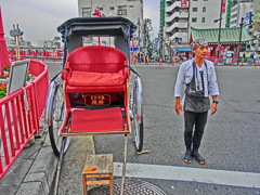 浅草観光に大活躍。人力車。