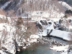 ダムの上
