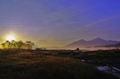 夜明けの磐梯山