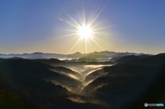 陽が登る