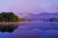 朝の曽原湖