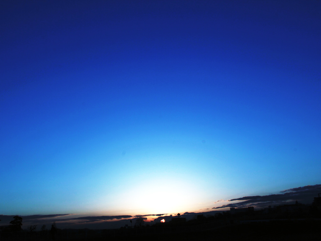 青の夜明け