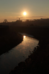 太陽と川