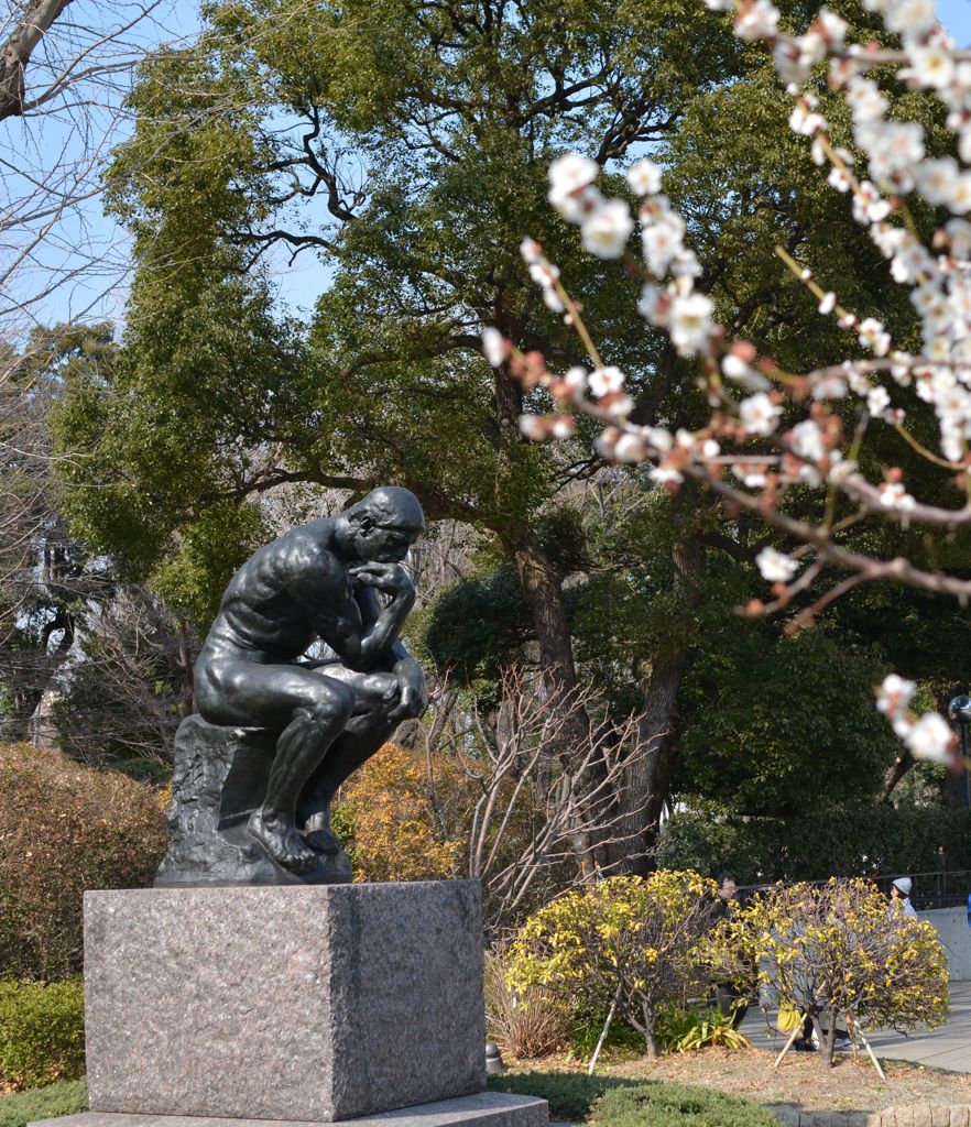 考える人