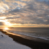 雪の海岸　朝日