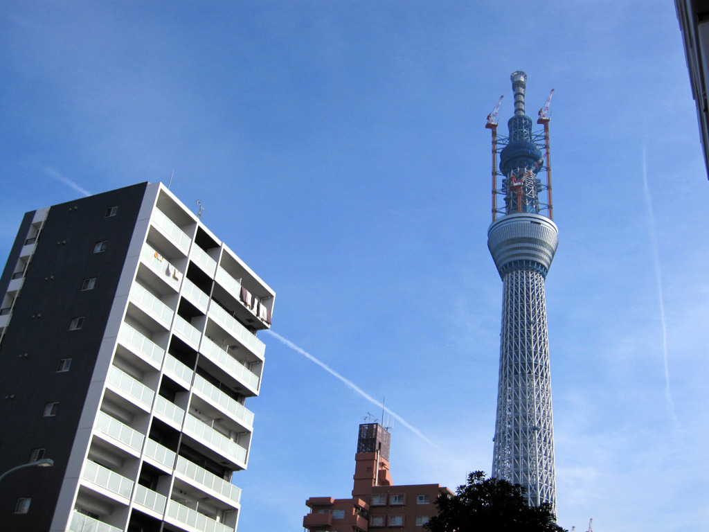 ２本の飛行機雲