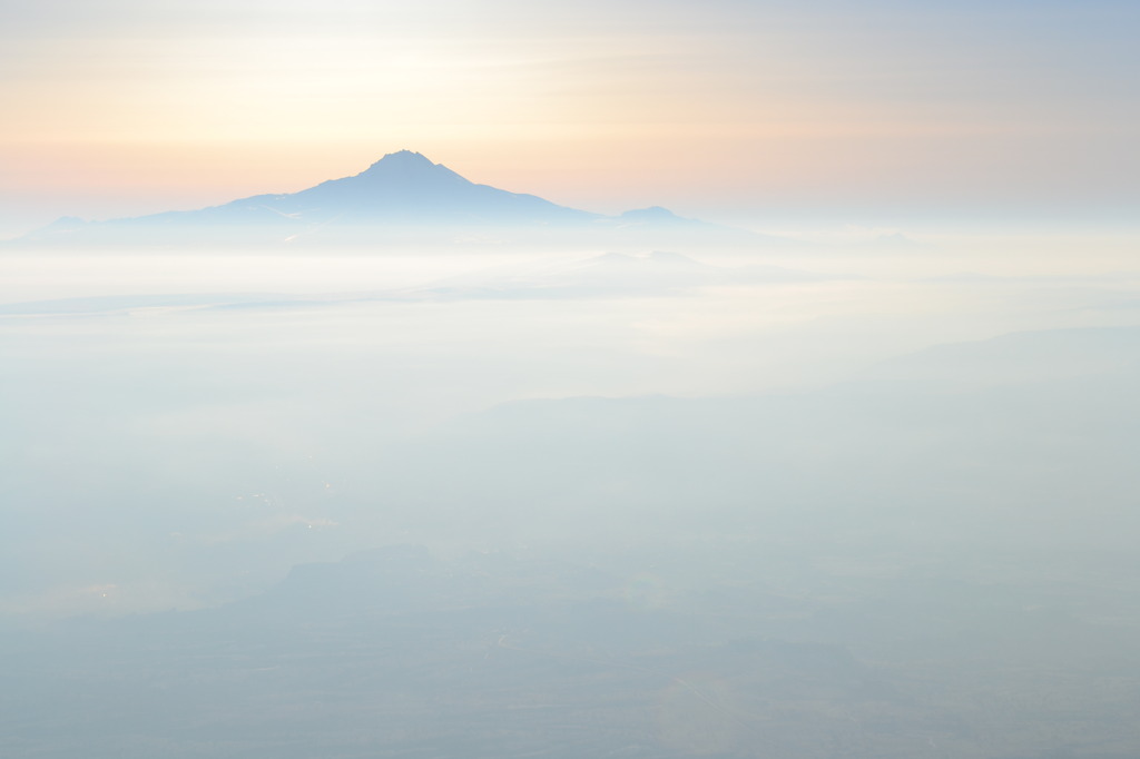 雲の上のエルジェス山
