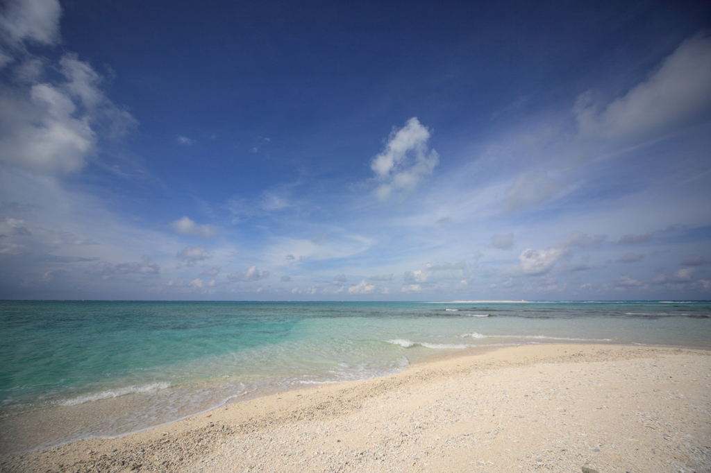 蒼い空　白い砂浜　碧い海
