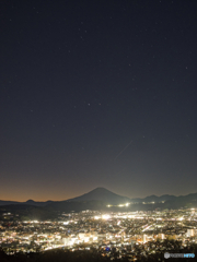 夜景に照らされて