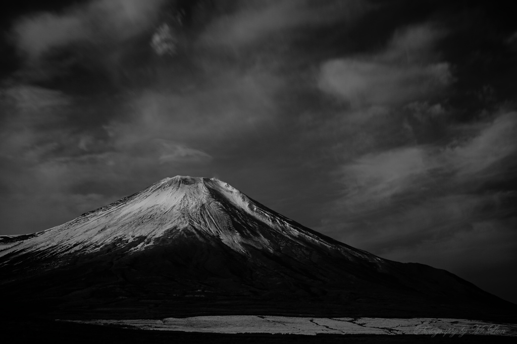 残雪と雲