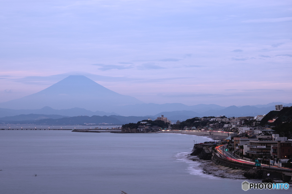薄暮の海岸線