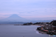 薄暮の海岸線