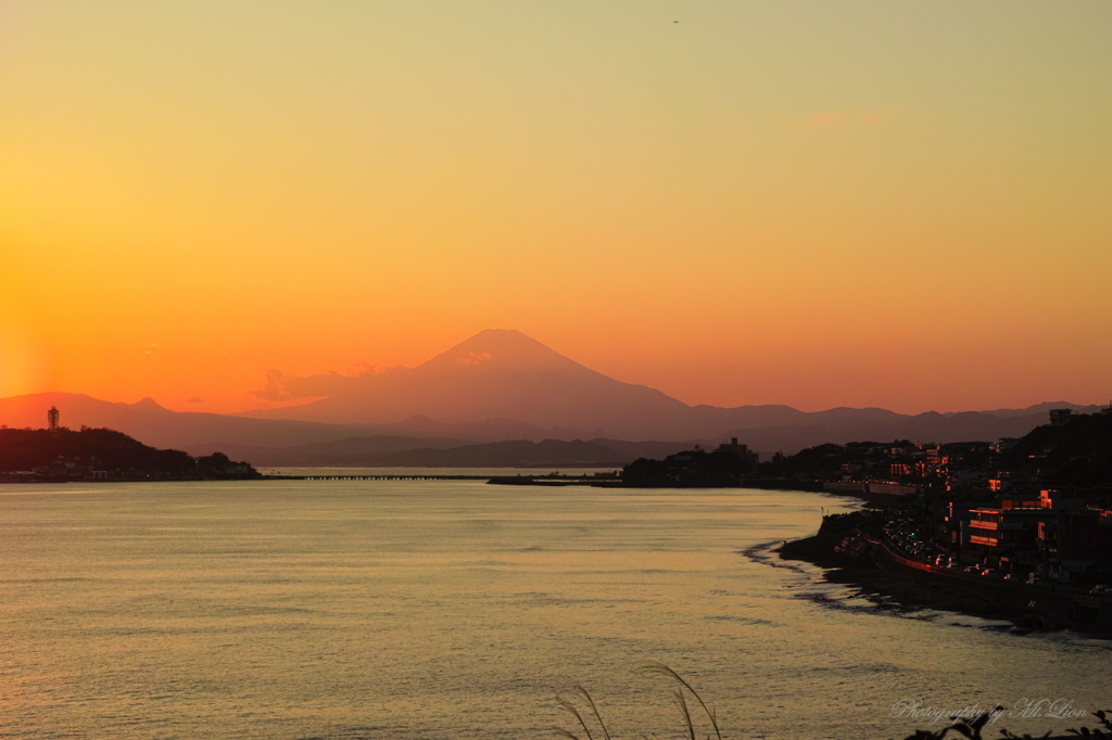 夕日に染まる街