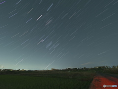 東の空に流星