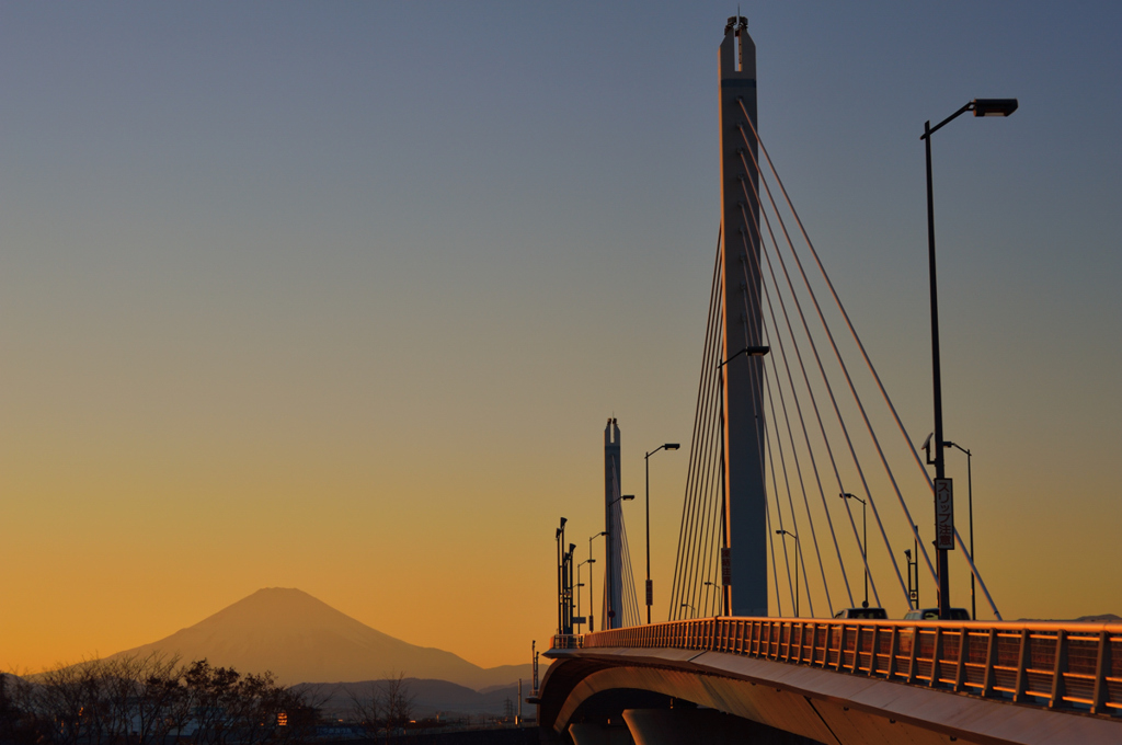虹色橋と富士