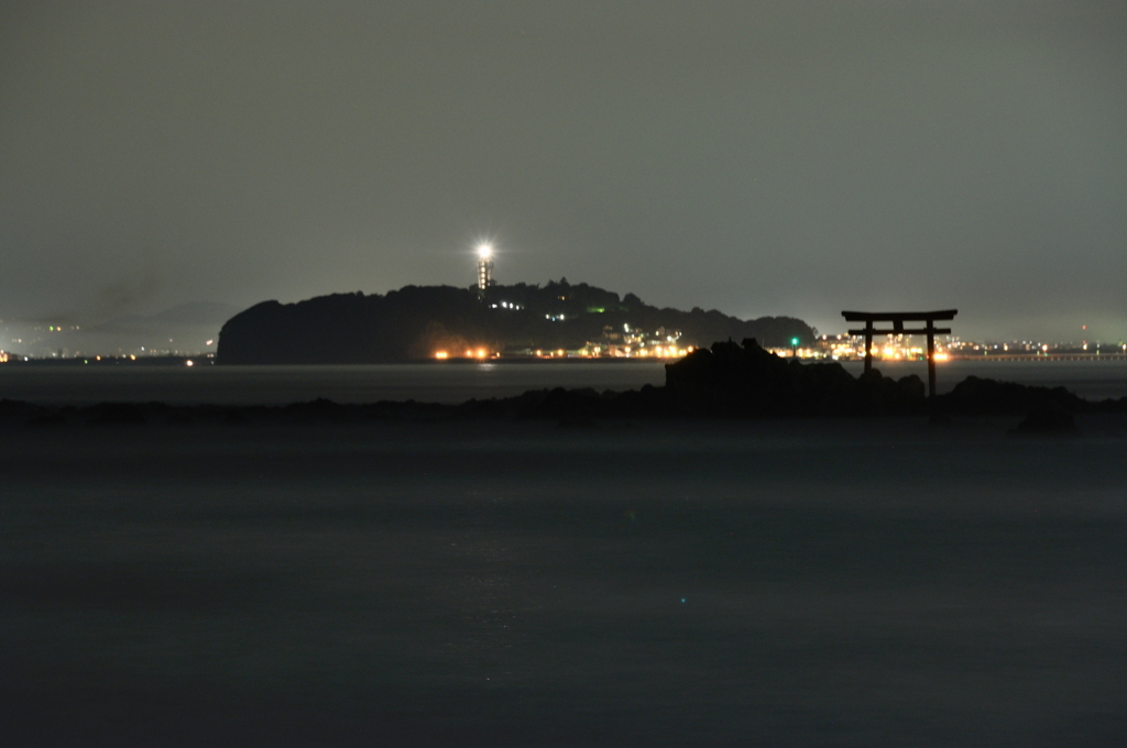 江ノ島と鳥居