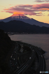 夕暮れと笠雲