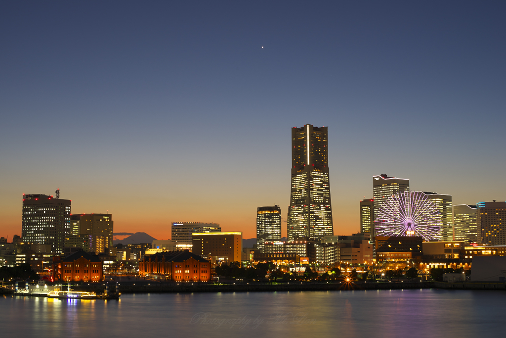 都会の夕景