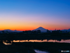 初富士は夕焼けの中