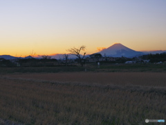 茜雲に覆われた